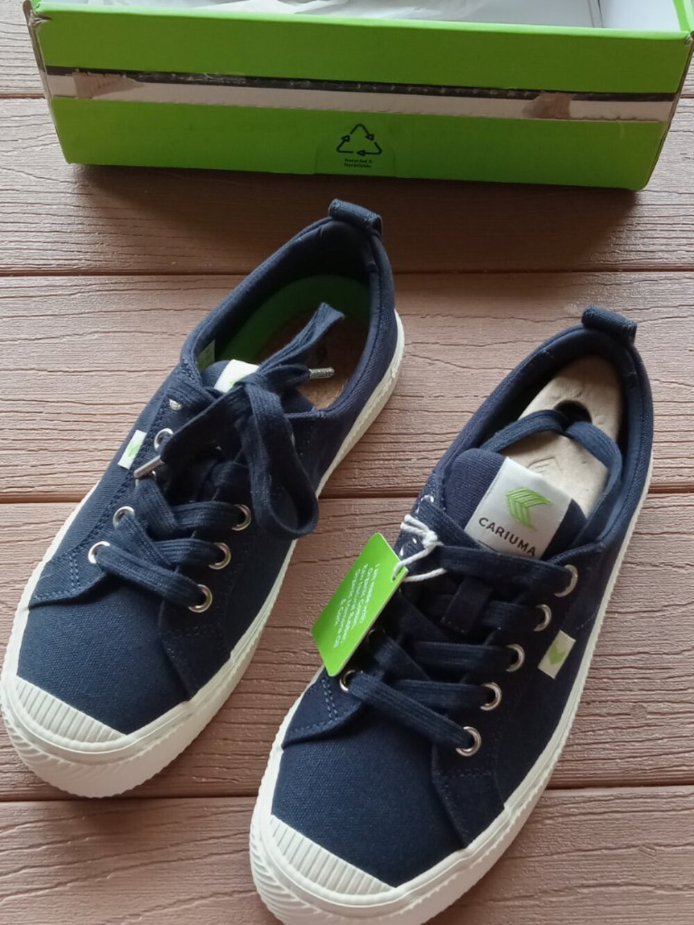 Cariuma OCA Low Navy Canvas Sneaker size 7 womens